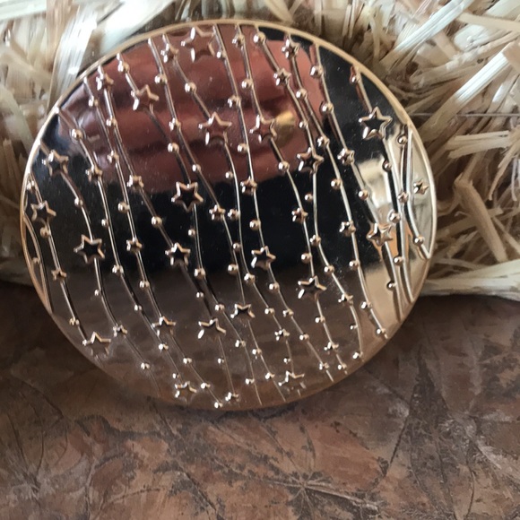 Bath and Bodyworks Frosted Cranberry three wick candle - Picture 3 of 6